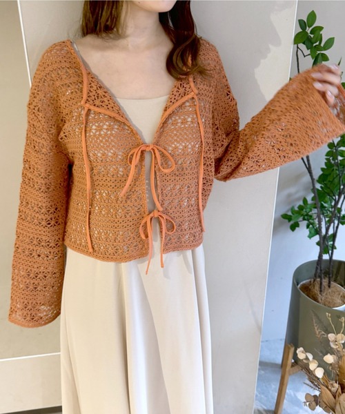 mysty woman（ミスティウーマン）の「【WEB限定】透かし編みリボンカーディガン  113918（カーディガン/ボレロ・レディース・ブラック/オフホワイト/オレンジ・FREE）」の3枚目の写真