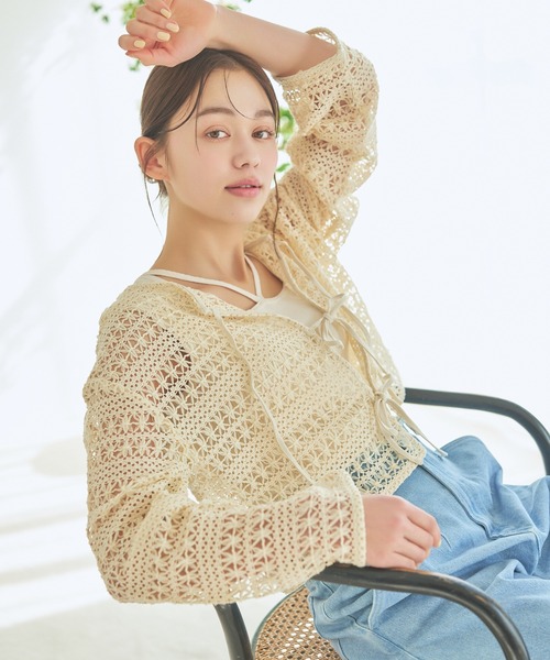 mysty woman（ミスティウーマン）の「【WEB限定】透かし編みリボンカーディガン  113918（カーディガン/ボレロ・レディース・ブラック/オフホワイト/オレンジ・FREE）」の4枚目の写真