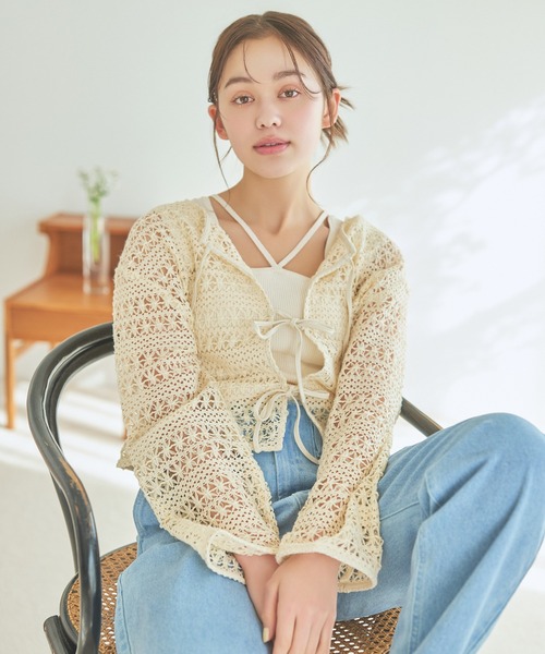 mysty woman（ミスティウーマン）の「【WEB限定】透かし編みリボンカーディガン  113918（カーディガン/ボレロ・レディース・ブラック/オフホワイト/オレンジ・FREE）」の5枚目の写真