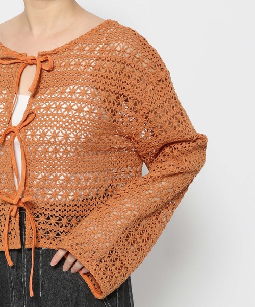 mysty woman（ミスティウーマン）の「【WEB限定】透かし編みリボンカーディガン  113918（カーディガン/ボレロ・レディース・ブラック/オフホワイト/オレンジ・FREE）」の16枚目の写真