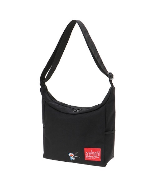 Manhattan Portage(マンハッタンポーテージ)の「Bed-Stuy Shoulder Bag Doraemon 2024(ショルダーバッグ・レディース・ブラック・MEDIUM)」の1枚目の写真