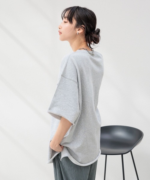 LOWRYS FARM（ローリーズファーム）の「ＢＩＧカレッジロゴ６Ｓ　107458（Tシャツ/カットソー・レディース・アイボリー/グレー/チャコールグレー・FREE）」の11枚目の写真