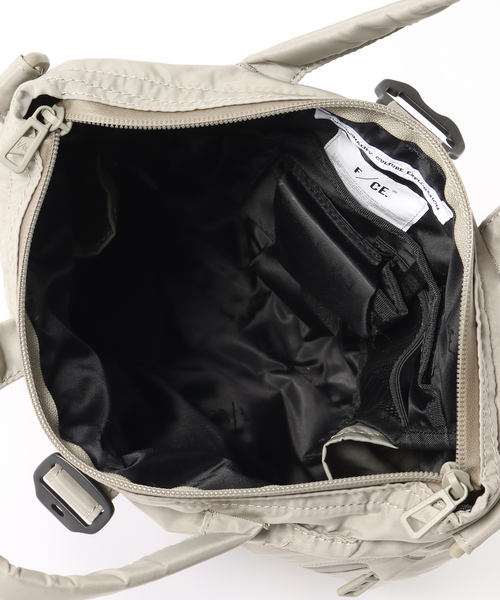 F/CE. (エフシーイー)の「F/CE. / エフシーイー RECYCLE TWILL SMALL HELMET FRT33241B0002(ショルダーバッグ・メンズ・カーキ/ブラック・FREE)」の8枚目の写真