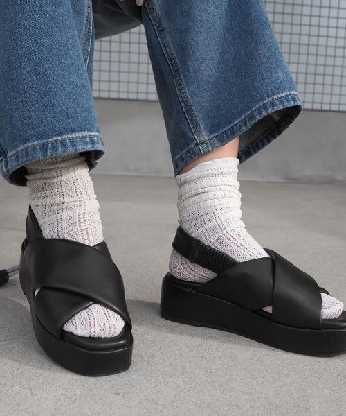 minia(ミニア)の「厚底クロスパフサンダル(サンダル・レディース・ブラック/シルバー/アイボリー・S/M/L/LL)」の11枚目の写真