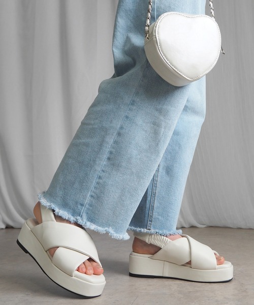 minia(ミニア)の「厚底クロスパフサンダル(サンダル・レディース・ブラック/シルバー/アイボリー・S/M/L/LL)」の5枚目の写真