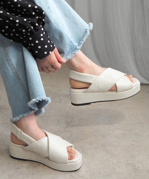 minia(ミニア)の「厚底クロスパフサンダル(サンダル・レディース・ブラック/シルバー/アイボリー・S/M/L/LL)」の8枚目の写真