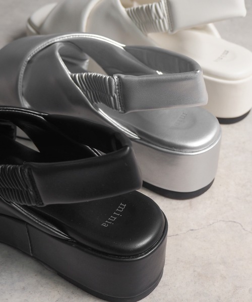 minia(ミニア)の「厚底クロスパフサンダル(サンダル・レディース・ブラック/シルバー/アイボリー・S/M/L/LL)」の22枚目の写真