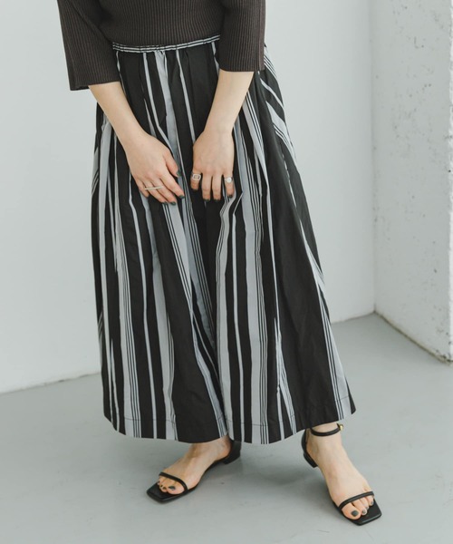 ITEMS URBANRESEARCH(アイテムズ アーバンリサーチ)の「ストライプボリュームスカート(スカート・レディース・ホワイト系その他/ブラック系その他・FREE)」の3枚目の写真