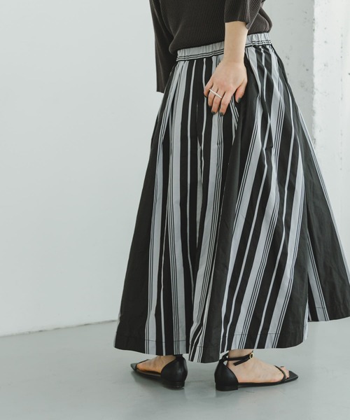 ITEMS URBANRESEARCH(アイテムズ アーバンリサーチ)の「ストライプボリュームスカート(スカート・レディース・ホワイト系その他/ブラック系その他・FREE)」の5枚目の写真