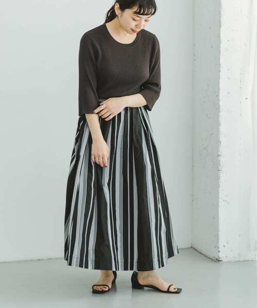 ITEMS URBANRESEARCH(アイテムズ アーバンリサーチ)の「ストライプボリュームスカート(スカート・レディース・ホワイト系その他/ブラック系その他・FREE)」の6枚目の写真