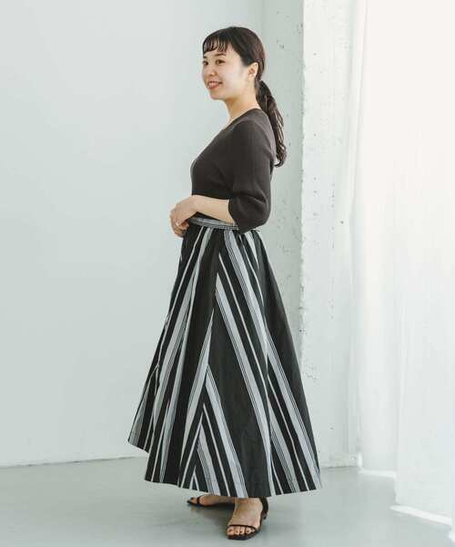 ITEMS URBANRESEARCH(アイテムズ アーバンリサーチ)の「ストライプボリュームスカート(スカート・レディース・ホワイト系その他/ブラック系その他・FREE)」の8枚目の写真