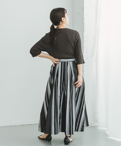 ITEMS URBANRESEARCH(アイテムズ アーバンリサーチ)の「ストライプボリュームスカート(スカート・レディース・ホワイト系その他/ブラック系その他・FREE)」の9枚目の写真