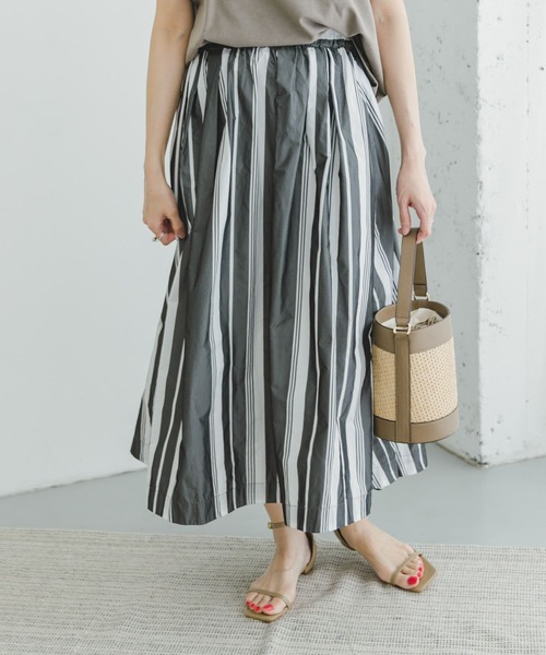 ITEMS URBANRESEARCH(アイテムズ アーバンリサーチ)の「ストライプボリュームスカート(スカート・レディース・ホワイト系その他/ブラック系その他・FREE)」の10枚目の写真
