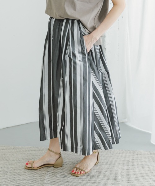 ITEMS URBANRESEARCH(アイテムズ アーバンリサーチ)の「ストライプボリュームスカート(スカート・レディース・ホワイト系その他/ブラック系その他・FREE)」の11枚目の写真