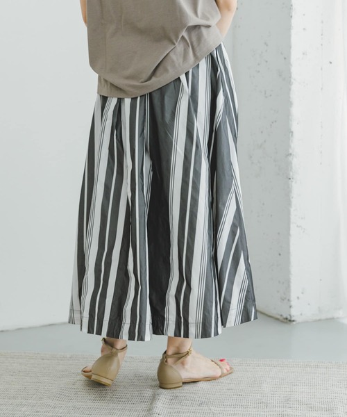 ITEMS URBANRESEARCH(アイテムズ アーバンリサーチ)の「ストライプボリュームスカート(スカート・レディース・ホワイト系その他/ブラック系その他・FREE)」の12枚目の写真