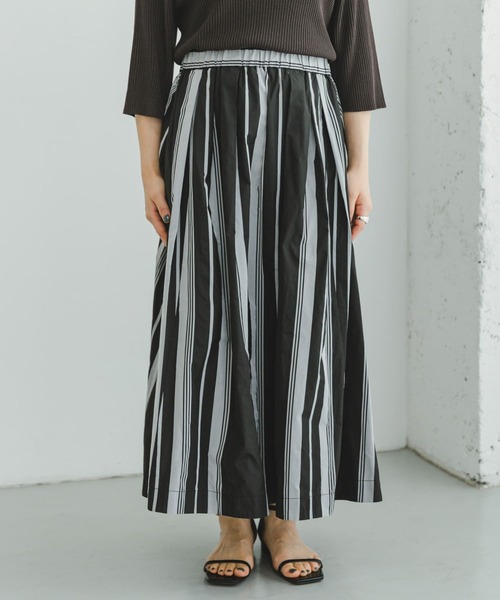ITEMS URBANRESEARCH(アイテムズ アーバンリサーチ)の「ストライプボリュームスカート(スカート・レディース・ホワイト系その他/ブラック系その他・FREE)」の15枚目の写真