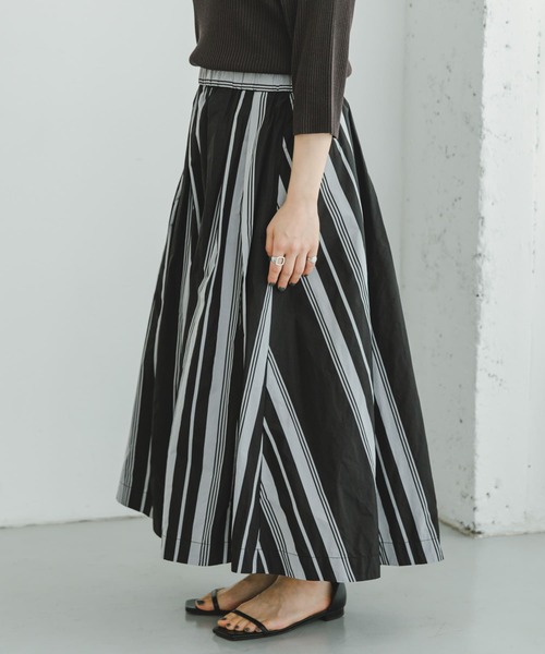 ITEMS URBANRESEARCH(アイテムズ アーバンリサーチ)の「ストライプボリュームスカート(スカート・レディース・ホワイト系その他/ブラック系その他・FREE)」の16枚目の写真