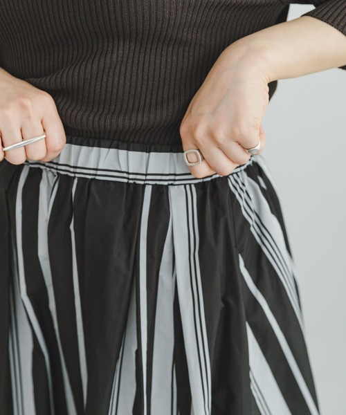ITEMS URBANRESEARCH(アイテムズ アーバンリサーチ)の「ストライプボリュームスカート(スカート・レディース・ホワイト系その他/ブラック系その他・FREE)」の18枚目の写真