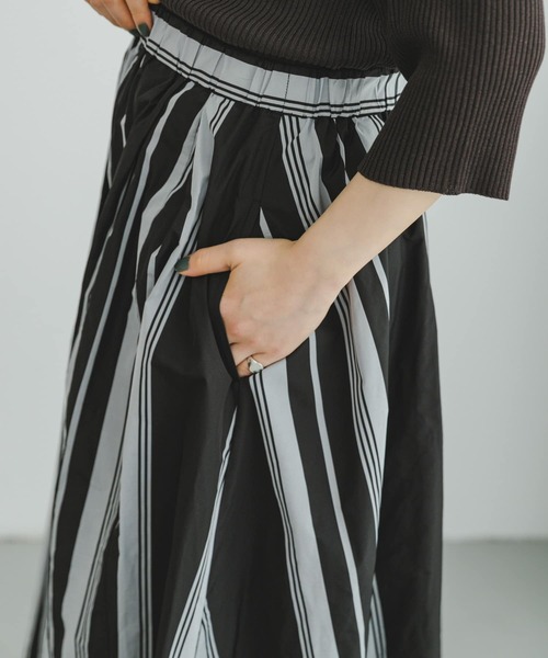 ITEMS URBANRESEARCH(アイテムズ アーバンリサーチ)の「ストライプボリュームスカート(スカート・レディース・ホワイト系その他/ブラック系その他・FREE)」の19枚目の写真