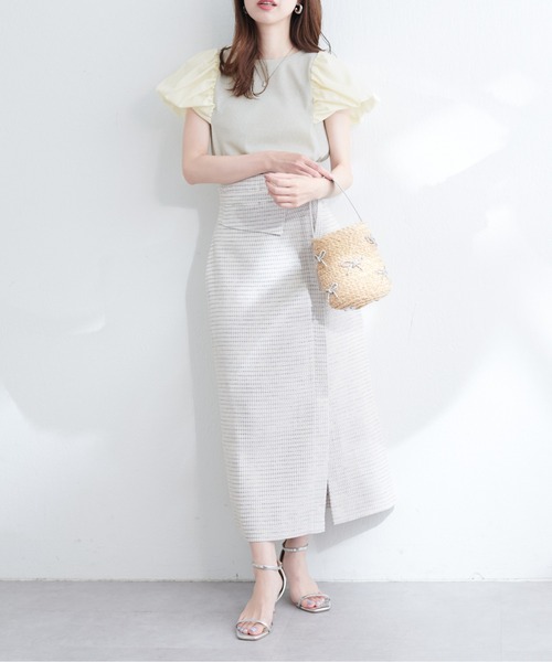 natural couture(ナチュラルクチュール)の「シアーラメテレコボリューム袖TOPS(Tシャツ/カットソー・レディース・ライトグレー/ブラック/ミント/アイボリー・FREE)」の8枚目の写真