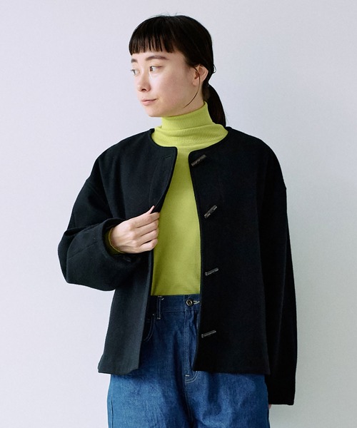 美品 yuni スーパー100 トグルボタンコート 黒 ゆったり yuni（ユニ ）の「ウールスーパー100 トグルボタン ショートコート