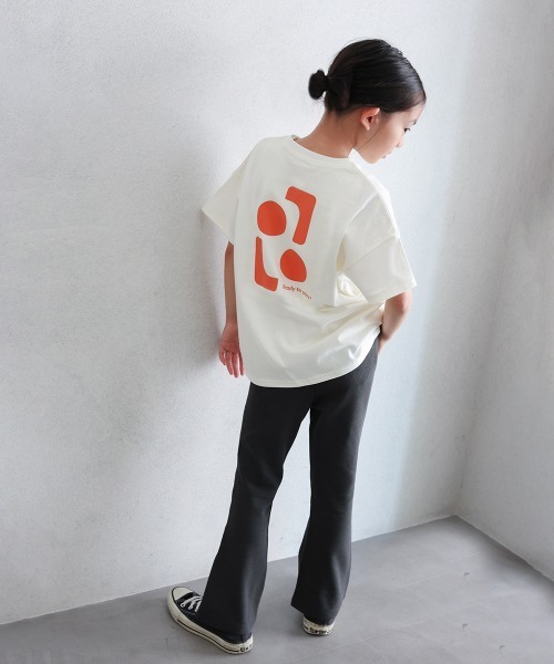 ooju（オージュ）の「【ooju】グラフィックバックプリントTシャツ（Tシャツ/カットソー・キッズ・チャコールグレー/アイボリー/グリーン・1/2/3/4）」の16枚目の写真