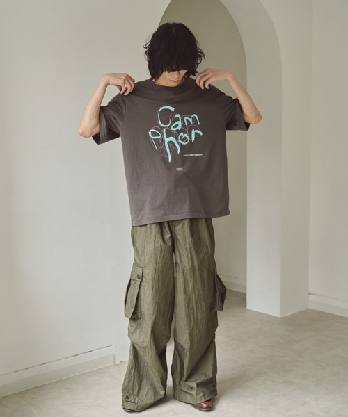 Camphor wood(カンファーウッド)の「camphor scrawl embroidery tee / 手書きチェーン刺繍ロゴグラフィックTシャツ(Tシャツ/カットソー・メンズ・レッド/スミクロ・LARGE/MEDIUM/SMALL)」の11枚目の写真