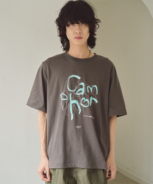 Camphor wood(カンファーウッド)の「camphor scrawl embroidery tee / 手書きチェーン刺繍ロゴグラフィックTシャツ(Tシャツ/カットソー・メンズ・レッド/スミクロ・LARGE/MEDIUM/SMALL)」の3枚目の写真