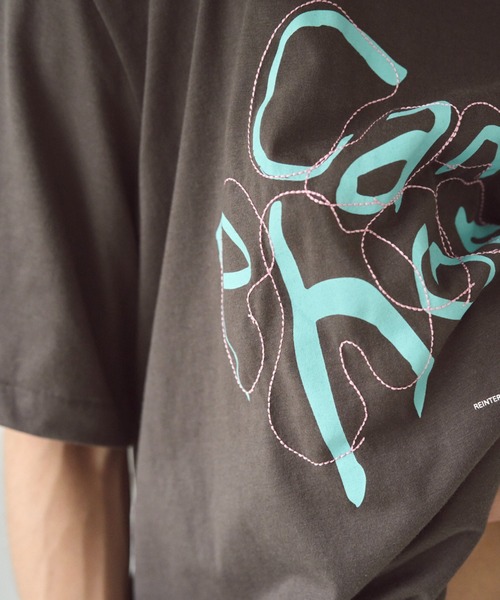Camphor wood(カンファーウッド)の「camphor scrawl embroidery tee / 手書きチェーン刺繍ロゴグラフィックTシャツ(Tシャツ/カットソー・メンズ・レッド/スミクロ・LARGE/MEDIUM/SMALL)」の15枚目の写真