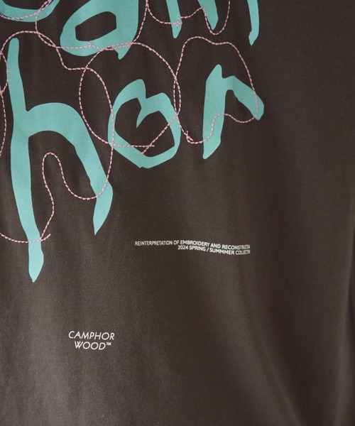 Camphor wood(カンファーウッド)の「camphor scrawl embroidery tee / 手書きチェーン刺繍ロゴグラフィックTシャツ(Tシャツ/カットソー・メンズ・レッド/スミクロ・LARGE/MEDIUM/SMALL)」の17枚目の写真