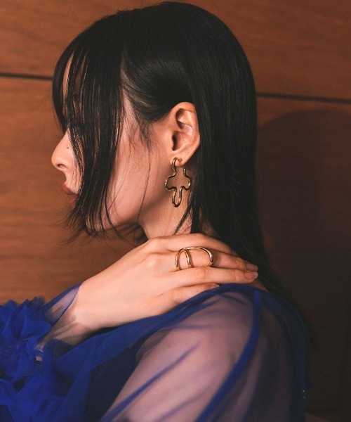 at.(アット)の「【at.】ayumi フラワーフープピアス(ピアス(両耳用)・レディース・シルバー/ゴールド・FREE)」の10枚目の写真