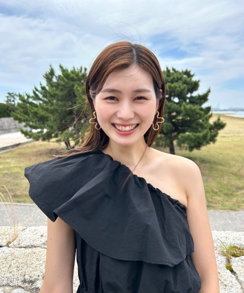 at.(アット)の「【at.】ayumi フラワーフープピアス(ピアス(両耳用)・レディース・シルバー/ゴールド・FREE)」の6枚目の写真