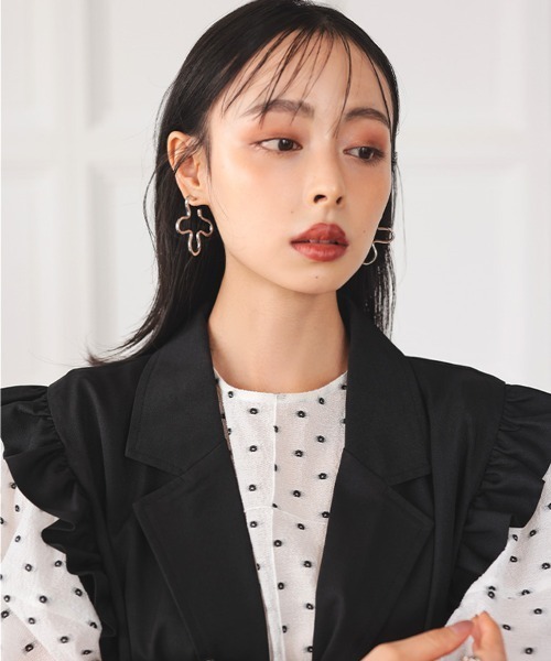 at.(アット)の「【at.】ayumi フラワーフープピアス(ピアス(両耳用)・レディース・シルバー/ゴールド・FREE)」の16枚目の写真