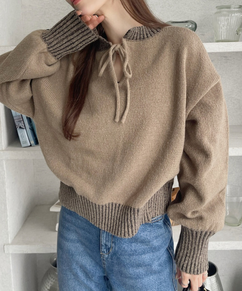 Ada.(エイダ)の「前後2WAY着用♪ バックリボンデザイン 配色ニット(ニット/セーター・レディース・アイボリー/チャコール/モカ・FREE)」の1枚目の写真