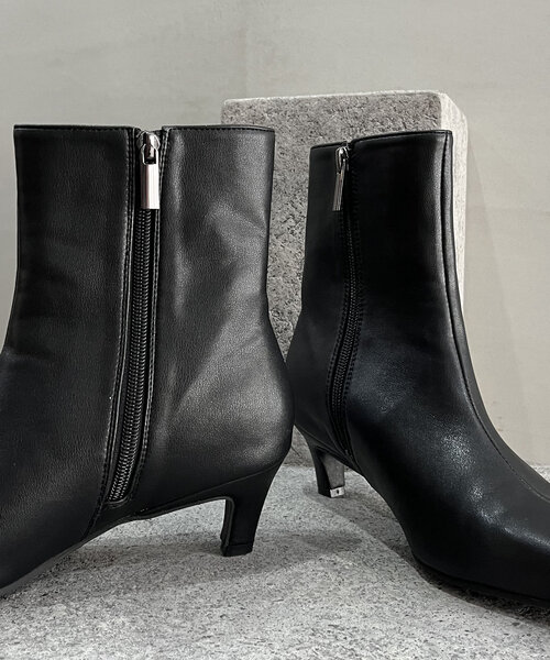 CAPRICIEUX LE'MAGE(カプリシューレマージュ)の「ポインテッドローヒールショートブーツ(パンプス・レディース・ブラック/シルバー・37/36/38)」の10枚目の写真