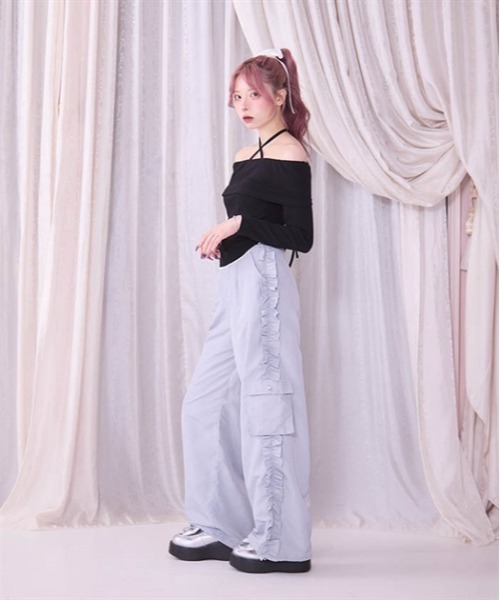 カーゴパンツ グレー フリル付き FickleBebe（フィクルベベ）の「フリルナイロンカーゴパンツ（カーゴ