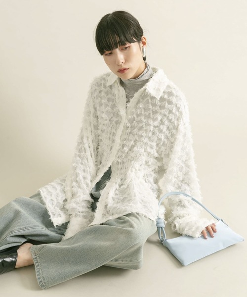 KBF（ケイビーエフ）の「フロントギャザーフェザーシャツ（シャツ/ブラウス・レディース・ブラック/オフホワイト/ブルー・ONE）」の4枚目の写真