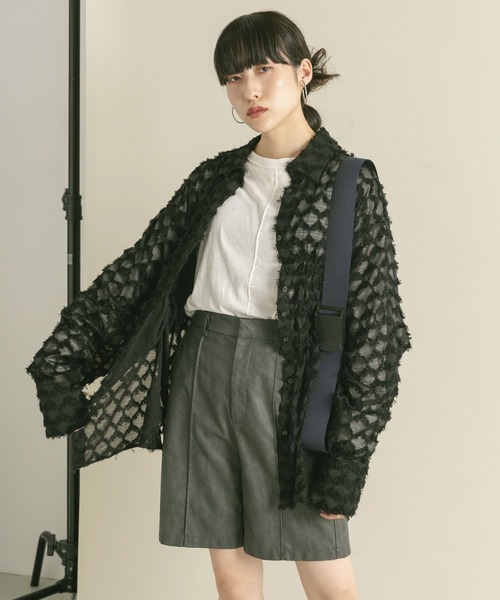 KBF（ケイビーエフ）の「フロントギャザーフェザーシャツ（シャツ/ブラウス・レディース・ブラック/オフホワイト/ブルー・ONE）」の13枚目の写真