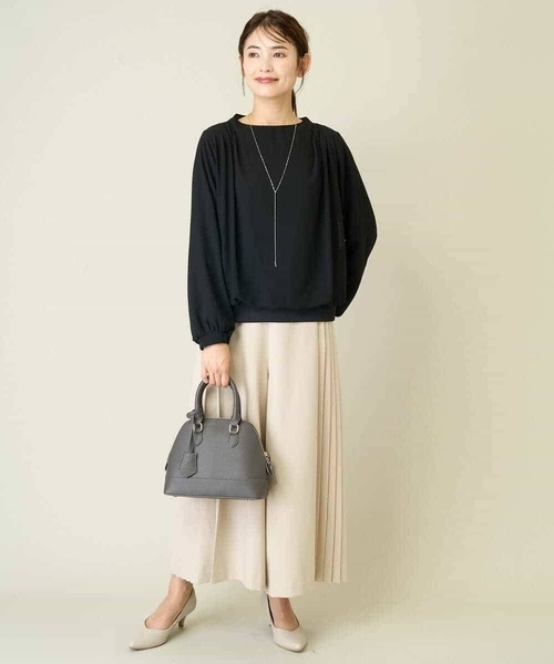 a.v.v(アーヴェヴェ)の「ドレープネックシアートップス(Tシャツ/カットソー・レディース・アイボリー/ブラック・34/36/38/40/42)」の9枚目の写真