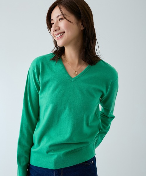 Jayro(ジャイロ)の「もちもちベーシックVネックニット(Tシャツ/カットソー・レディース・ブラウン系その他2/ブルー/ベージュ/ネイビー/マスタード/グリーン系その他/パープル/ブラック/サックスブルー/ホワイト/ライトグリーン/レッド/ピンク・M/L)」の6枚目の写真