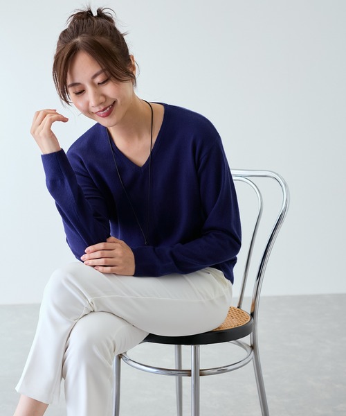 Jayro(ジャイロ)の「もちもちベーシックVネックニット(Tシャツ/カットソー・レディース・ブラウン系その他2/ブルー/ベージュ/ネイビー/マスタード/グリーン系その他/パープル/ブラック/サックスブルー/ホワイト/ライトグリーン/レッド/ピンク・M/L)」の7枚目の写真