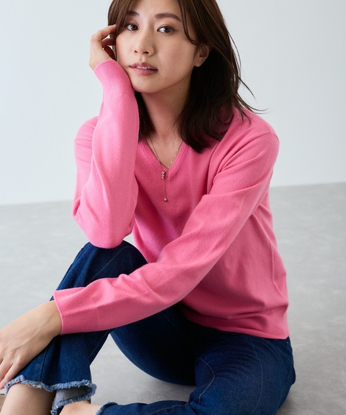 Jayro(ジャイロ)の「もちもちベーシックVネックニット(Tシャツ/カットソー・レディース・ブラウン系その他2/ブルー/ベージュ/ネイビー/マスタード/グリーン系その他/パープル/ブラック/サックスブルー/ホワイト/ライトグリーン/レッド/ピンク・M/L)」の12枚目の写真