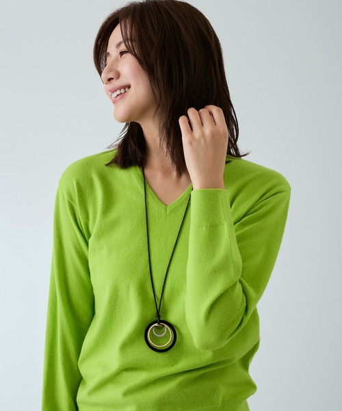 Jayro(ジャイロ)の「もちもちベーシックVネックニット(Tシャツ/カットソー・レディース・ブラウン系その他2/ブルー/ベージュ/ネイビー/マスタード/グリーン系その他/パープル/ブラック/サックスブルー/ホワイト/ライトグリーン/レッド/ピンク・M/L)」の5枚目の写真