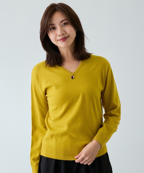 Jayro(ジャイロ)の「もちもちベーシックVネックニット(Tシャツ/カットソー・レディース・ブラウン系その他2/ブルー/ベージュ/ネイビー/マスタード/グリーン系その他/パープル/ブラック/サックスブルー/ホワイト/ライトグリーン/レッド/ピンク・M/L)」の11枚目の写真