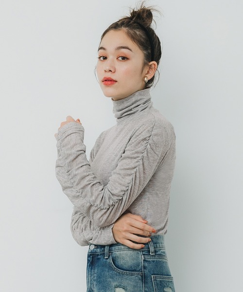 coca（coca）（コカ）の「シャーリングスリーブ ハイネックカットソー（Tシャツ/カットソー・レディース・ライトベージュ/ライトグレー・S/M/L）」の4枚目の写真