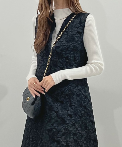 潜んだ華やかさをプラス。ジャガードフラワーワンピース(ワンピース)|Futier land(フューティアランド) 潜んだ華やかさをプラス。ジャガードフラワーワンピース(ワンピース)|Futier land(フューティアランド)