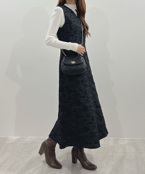 潜んだ華やかさをプラス。ジャガードフラワーワンピース(ワンピース)|Futier land(フューティアランド) 潜んだ華やかさをプラス。ジャガードフラワーワンピース(ワンピース)|Futier land(フューティアランド)