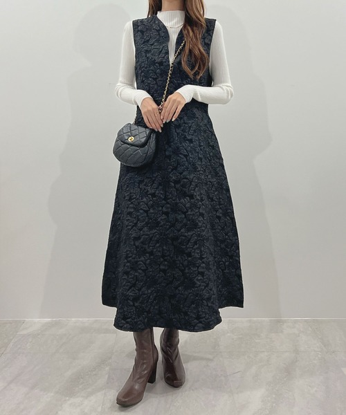 潜んだ華やかさをプラス。ジャガードフラワーワンピース(ワンピース)|Futier land(フューティアランド) 潜んだ華やかさをプラス。ジャガードフラワーワンピース(ワンピース)|Futier land(フューティアランド)