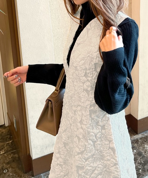 潜んだ華やかさをプラス。ジャガードフラワーワンピース(ワンピース)|Futier land(フューティアランド) 潜んだ華やかさをプラス。ジャガードフラワーワンピース(ワンピース)|Futier land(フューティアランド)