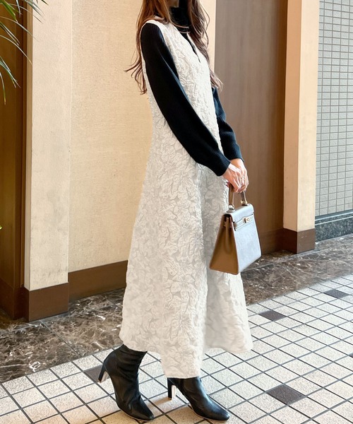 潜んだ華やかさをプラス。ジャガードフラワーワンピース(ワンピース)|Futier land(フューティアランド) 潜んだ華やかさをプラス。ジャガードフラワーワンピース(ワンピース)|Futier land(フューティアランド)